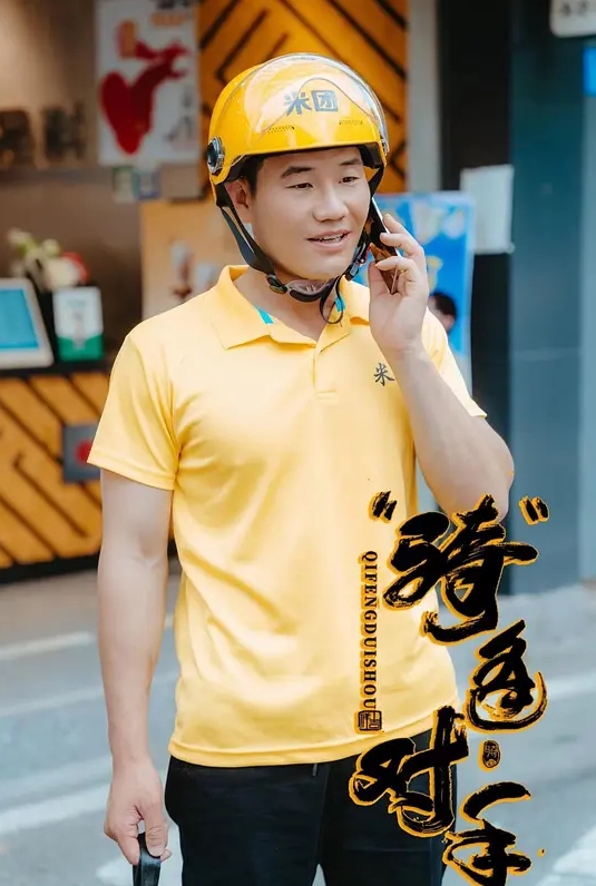 【PUA极品小母狗】黑丝反差少女听话乖巧甜美，让她干嘛就干嘛 - 爱骑姬海报