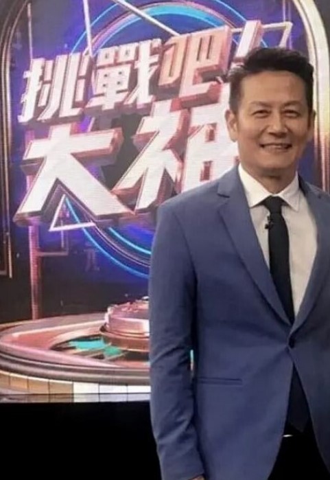 国产推荐白吊无套内射白丝留学生 - 爱骑姬海报